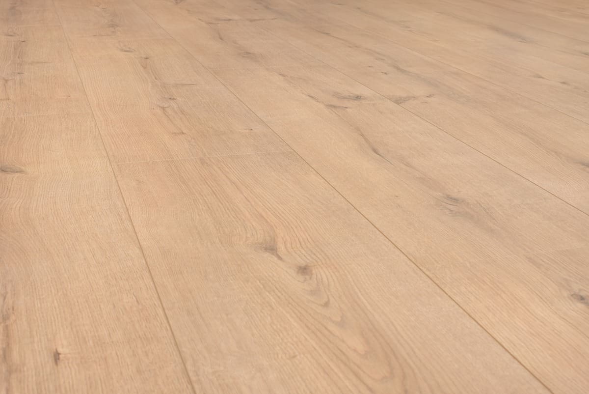 Floer-Landhuis-Laminaat-Robuust-Pure-Eik-cluseup-perspectief Floer-Landhuis-Laminaat-Robuust-Pure-Eik-Smant vloeren
