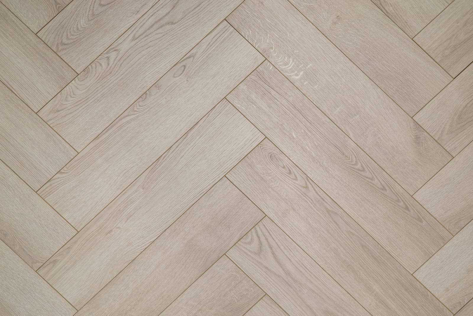 Floer-Visgraat-Laminaat-Grijs-Eiken-Vloer-1 Floer-Visgraat-Laminaat-Grijs-Eiken-Smant vloeren