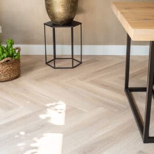 Floer-Walvisgraat-PVC-vloer-Orka-Onbehandeld-smant-vloeren