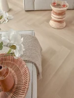 Kopie-van-Floer-Walvisgraat-Click-PVC-vloer-Zwaardvis-Zand-woonkamer-10